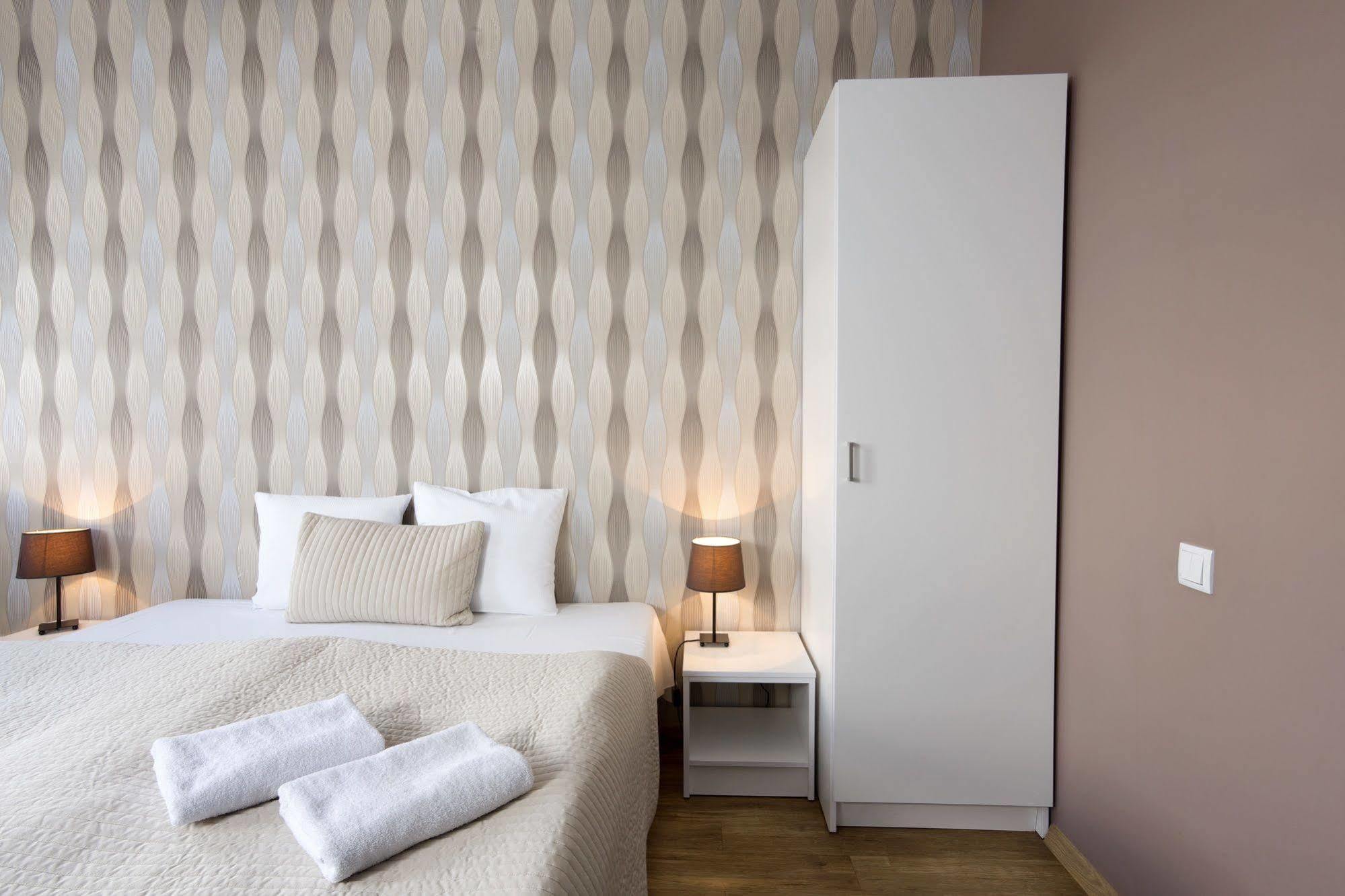 Hotel Traffic Poznan Stare Miasto Exterior photo